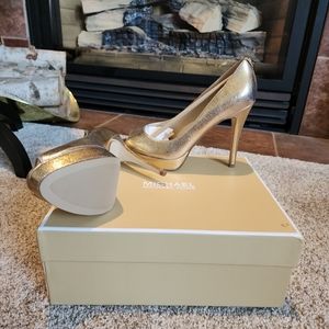 New Michael Kors York Evening Platform Open Toe Pumps Heels Gold Glitter SZ 6M.